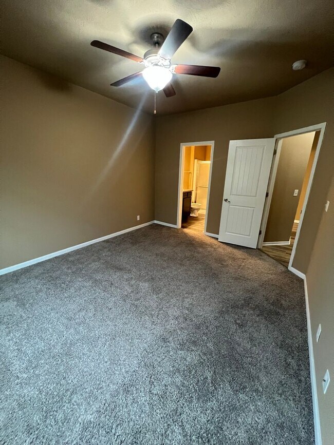 Building Photo - 1/2 month off moving special if move in prior to 03/15/2026 - Beautiful 3 bed 2 bath house w 2 ca...