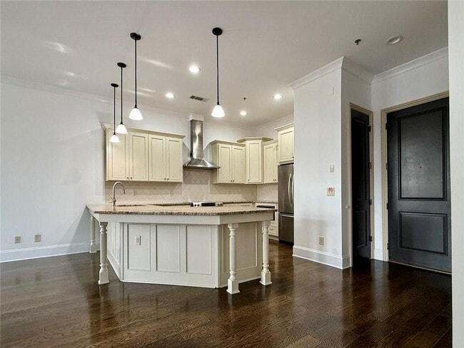 Building Photo - 360 Chambers St