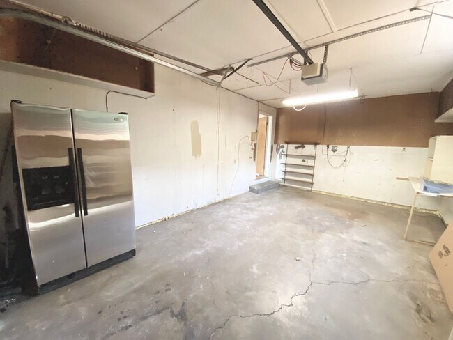 Building Photo - Spacious & Updated Home in Lakewood!-Open Floor plan, Outdoor Living Space, Garden Beds, & More!!!