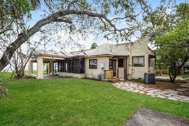 Building Photo - Charming 3 Bedroom, 1 Bathroom house on the Indian River!