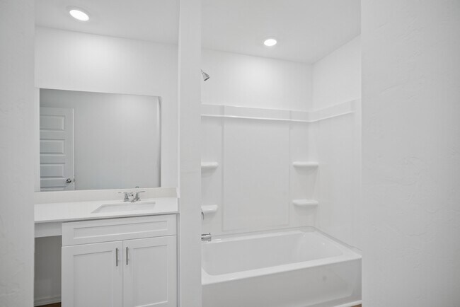 Building Photo - 2123 W 30th Pl
