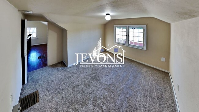 Building Photo - $895 Rent Credit - Charming 3-bedroom home with washer and dryer, an equipped kitchen, and nearby...