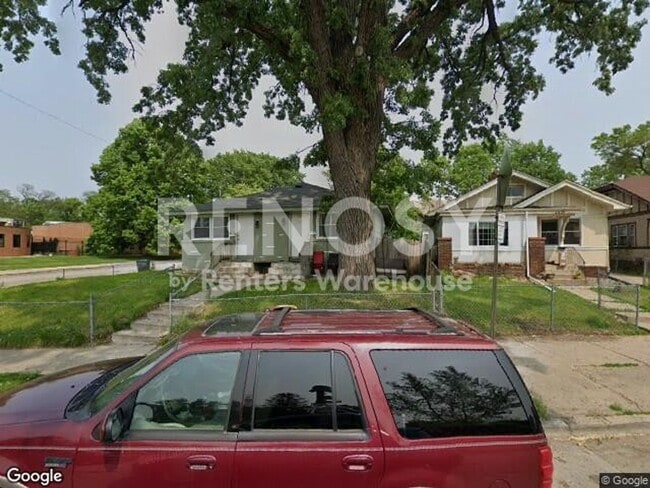 Building Photo - Wonderful 2BD / 1 BA DUPLEX  in Minneapolis Available 1/1/2024!