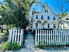 Building Photo - Spacious 3 Bedroom home FOR RENT in Bridge...