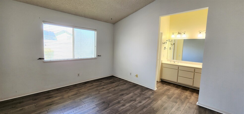 Building Photo - 3219 W Avenue J4