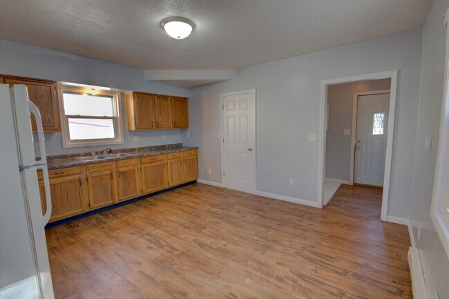 Building Photo - 123 3rd St