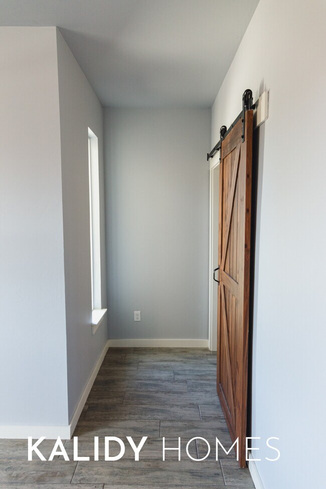 Building Photo - 1796 Salma Rd