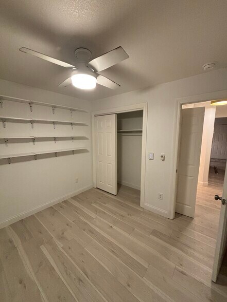 Building Photo - 1209 W Plum St