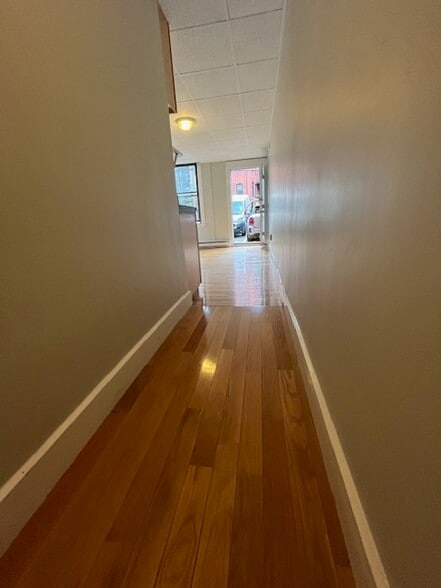 Building Photo - 505 Beacon St
