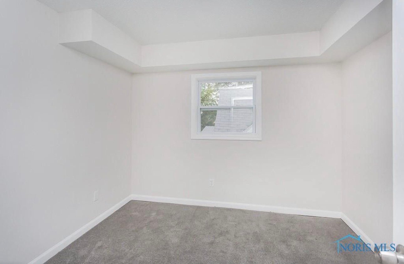 Building Photo - 421 E Streicher St