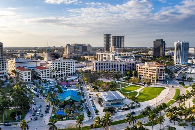 Building Photo - 1911 Parker Ave