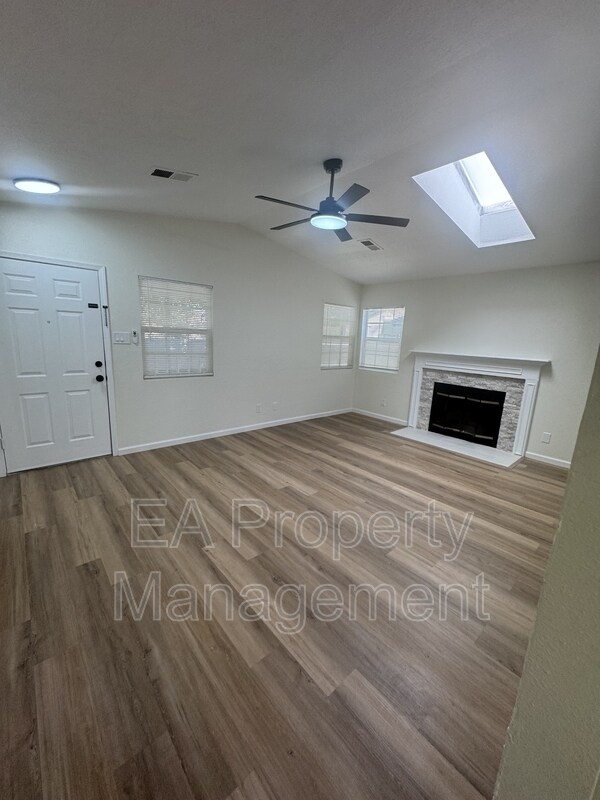 Building Photo - 4830 Aquamarine Dr NE