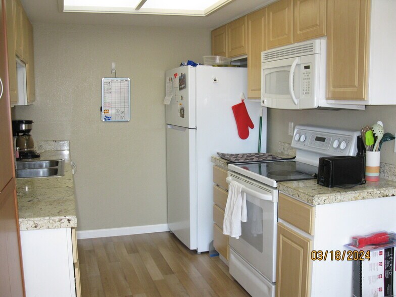 kitchen - 9370 SW 146th Ter