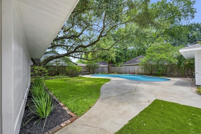 Building Photo - 18403 Point Lookout Dr
