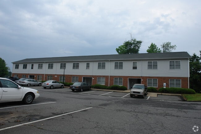 Building Photo - Oak Hill Square