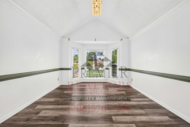 Building Photo - 5924 Big Oak Dr