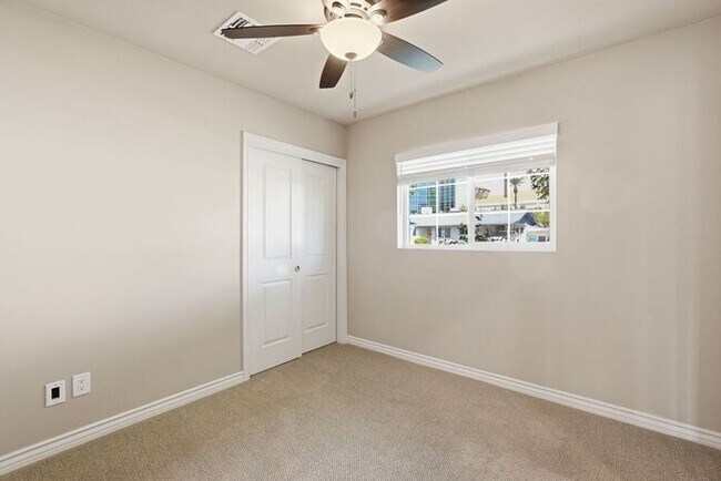 Building Photo - Modern 4 Bedroom, 3 Bathroom Home