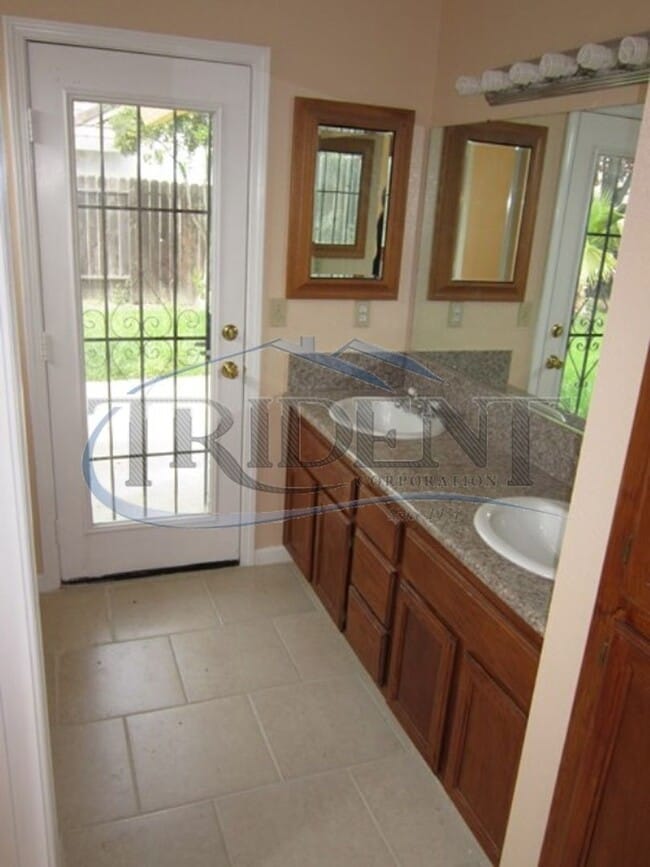 Building Photo - Yuba City home near Happy Park