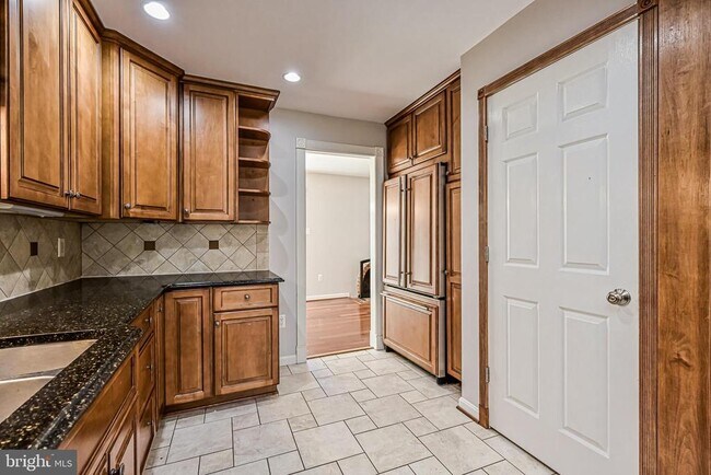 Building Photo - 9929 Hemlock Woods Ln