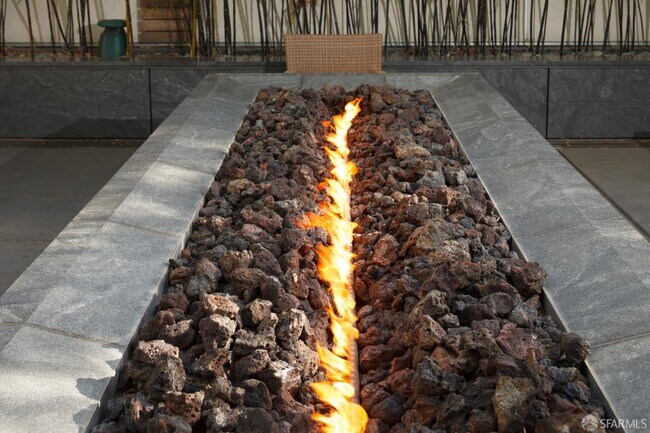 Building Photo - 301 Mission St