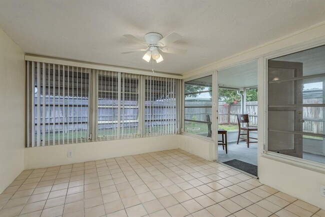 Building Photo - 3511 Calera Dr