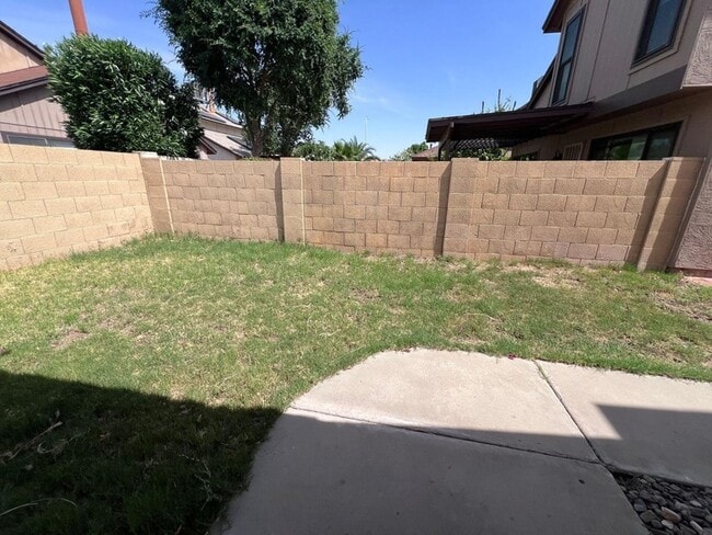 Building Photo - 3818 W Harrison St