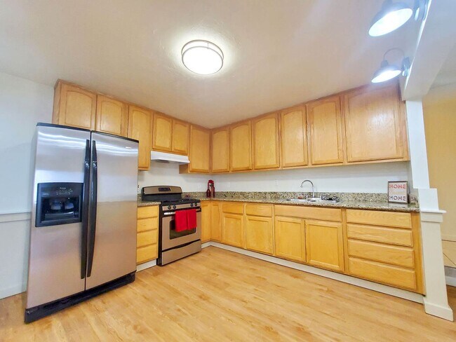 Building Photo - Mollison Duplex
