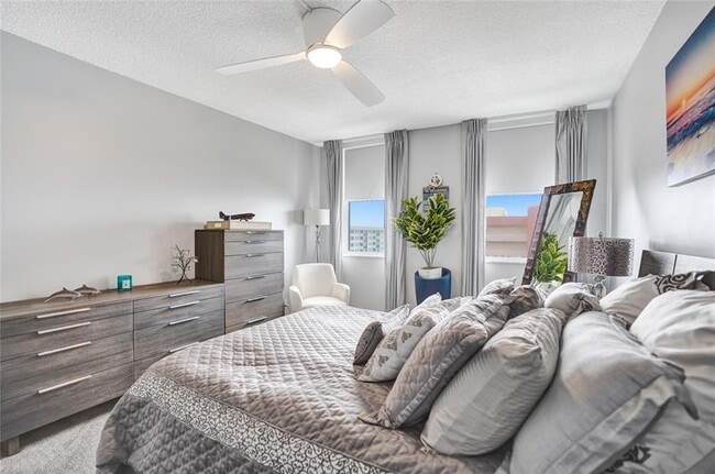 Building Photo - 1150 Hillsboro Mile