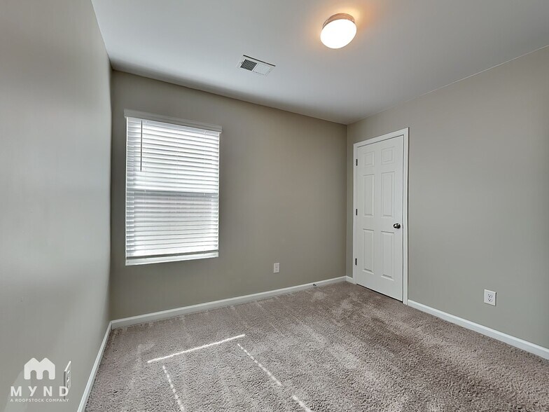 Building Photo - 804 The Heights Ln