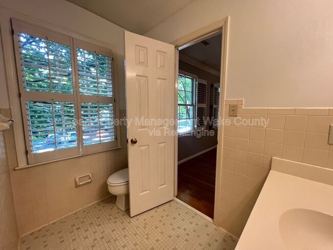 Building Photo - 2884 Wycliff Rd