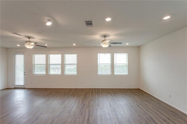 Building Photo - 224 Montauk Loop
