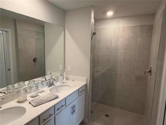 Building Photo - 12440 Wellen Golf St