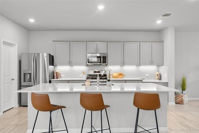 Building Photo - Baythorne Dr