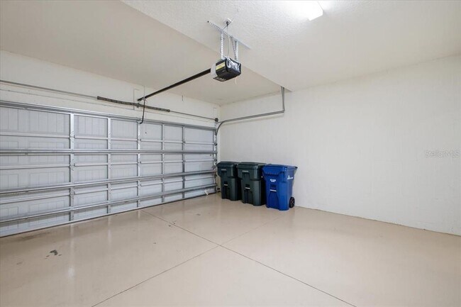 Building Photo - 10792 Tarflower Dr