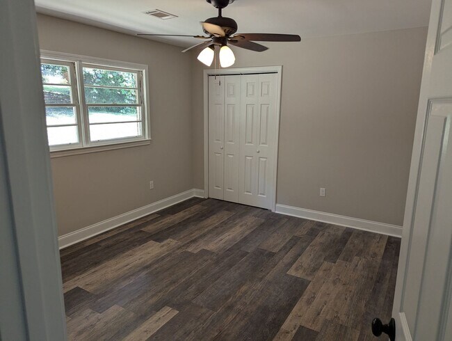Building Photo - 109 Poplar Trl