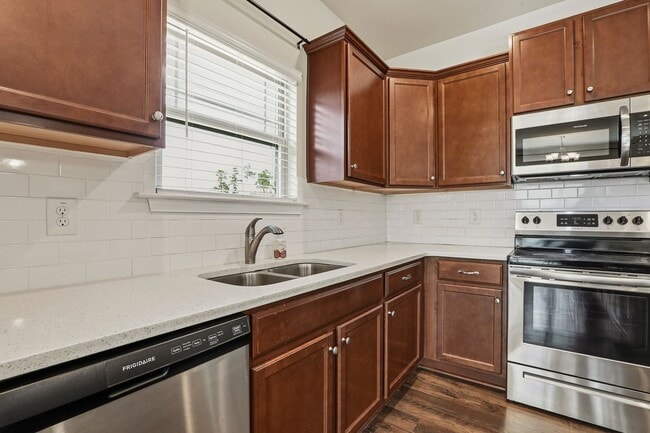 Building Photo - 52 Woodwater Cir