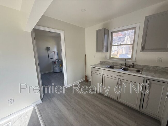 Building Photo - 172 Mill St