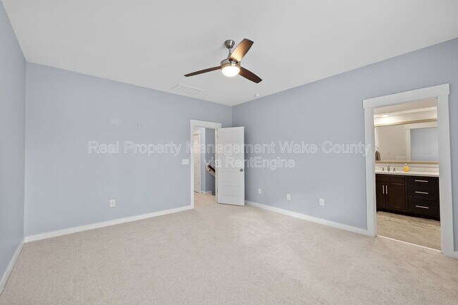 Building Photo - 410 Triumph Ln