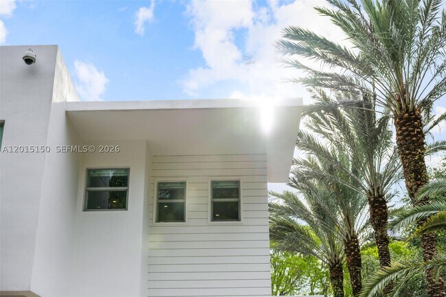 Building Photo - 3917 S Le Jeune Rd