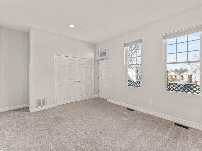 Building Photo - 1215 Otis Pl NW