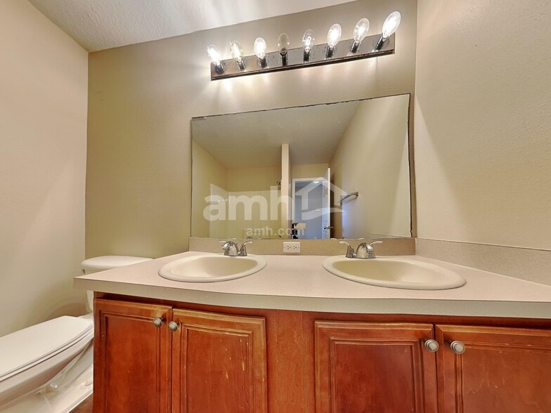 Building Photo - 10402 Boyette Creek Blvd