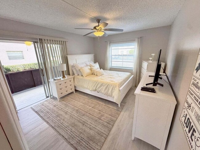 Building Photo - 644 Normandy Ln