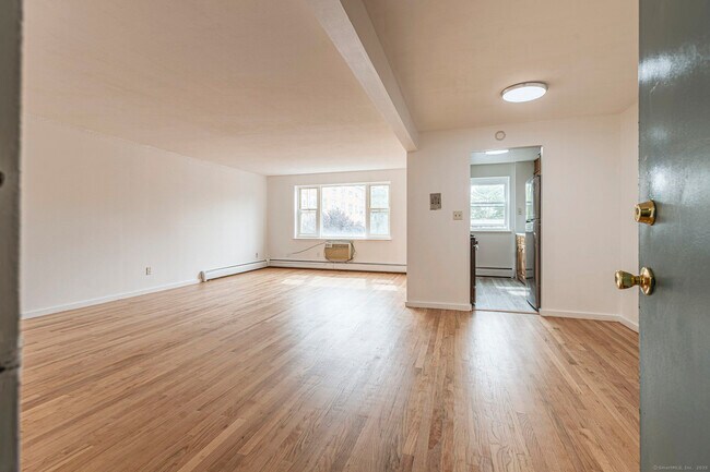 Building Photo - 70 Farmington Ave