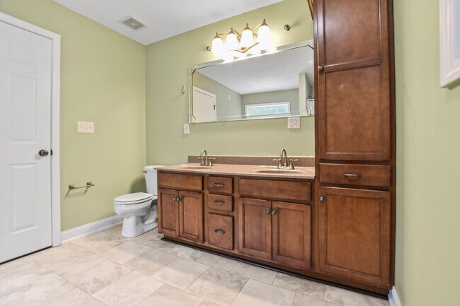 Building Photo - Dog Friendly Three Bedroom with Bonus!