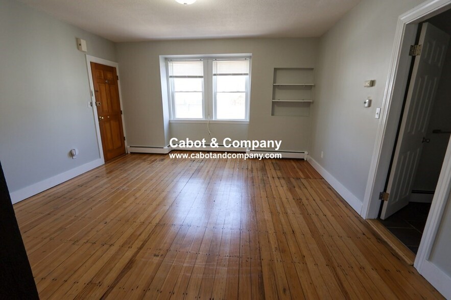 Primary Photo - 20 Roberts St