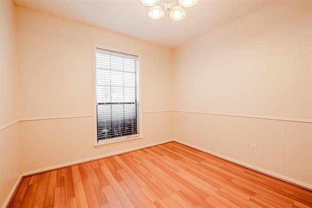 Building Photo - 1321 Mercedes St
