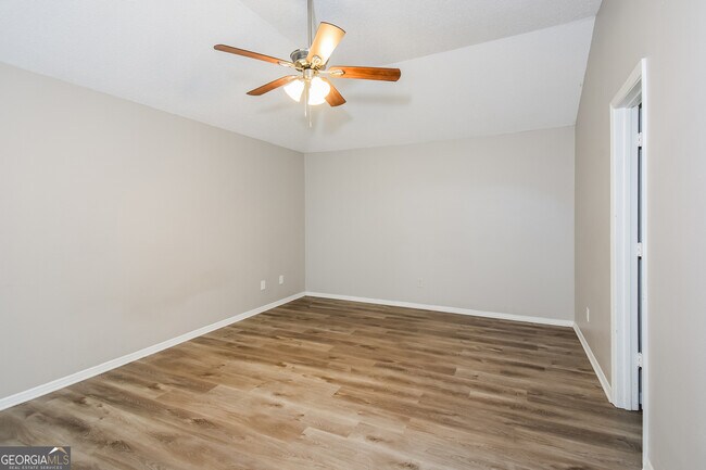 Building Photo - 492 Crestwood Ct