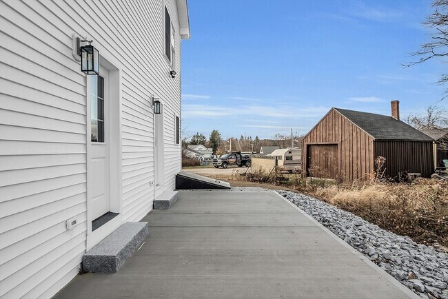 Building Photo - 88 Main St