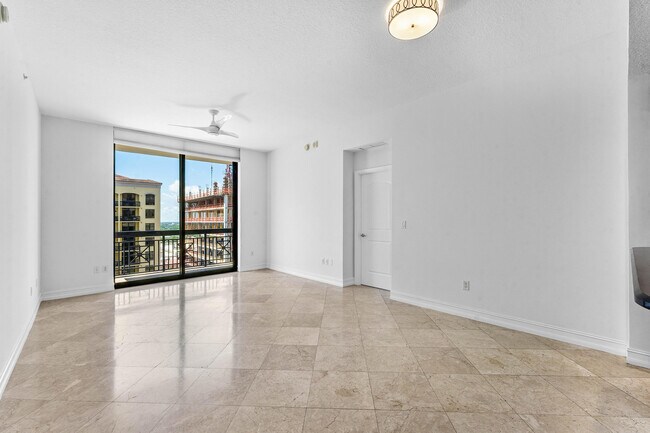 Building Photo - 701 S Olive Ave