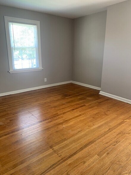 Building Photo - 641 W 44th St